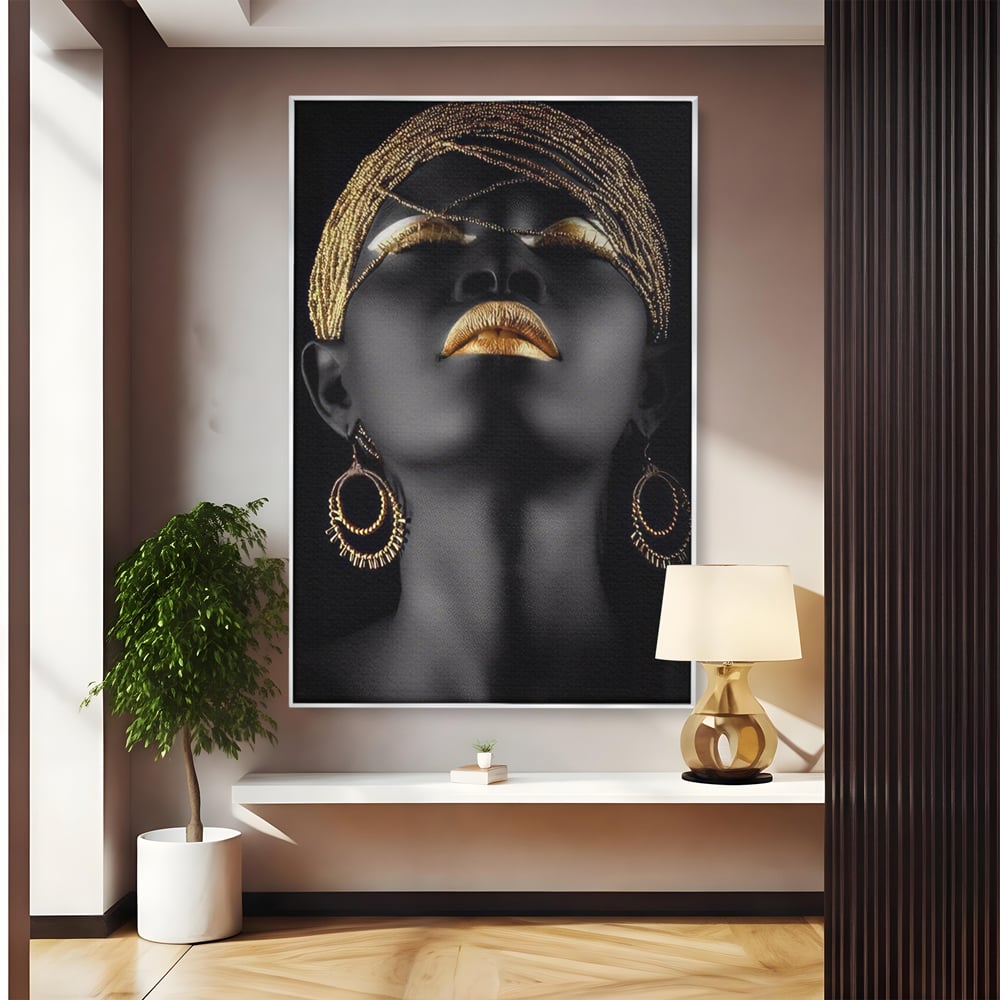 Tablou canvas cu tablou canvas cu femeie si detalii aurii, in rama de aluminiu argintiu